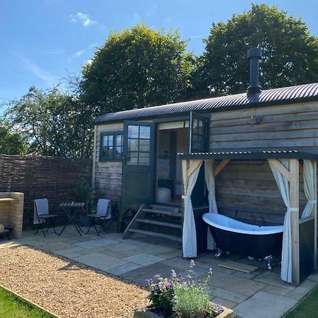 The Rabbit Warren Shepherd Hut Ketton Εξωτερικό φωτογραφία