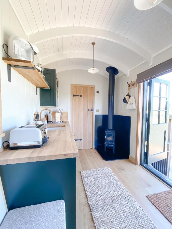 The Rabbit Warren Shepherd Hut Ketton Εξωτερικό φωτογραφία